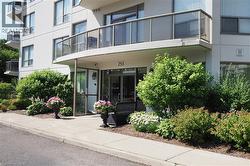 255 KEATS Way Unit# 208  Waterloo, ON N2L 6N6