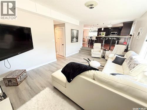 787 Brimacombe Drive, Weyburn, SK - Indoor Photo Showing Living Room