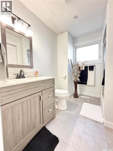 787 Brimacombe Drive, Weyburn, SK - Indoor Photo Showing Bathroom