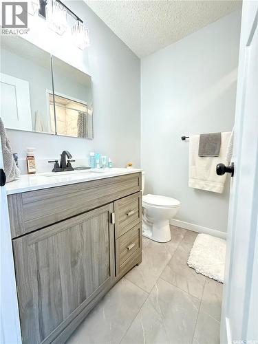 787 Brimacombe Drive, Weyburn, SK - Indoor Photo Showing Bathroom