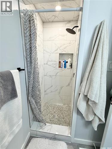 787 Brimacombe Drive, Weyburn, SK - Indoor Photo Showing Bathroom