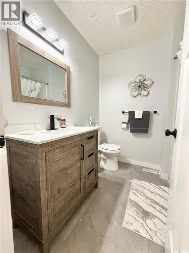 787 Brimacombe Drive, Weyburn, SK - Indoor Photo Showing Bathroom