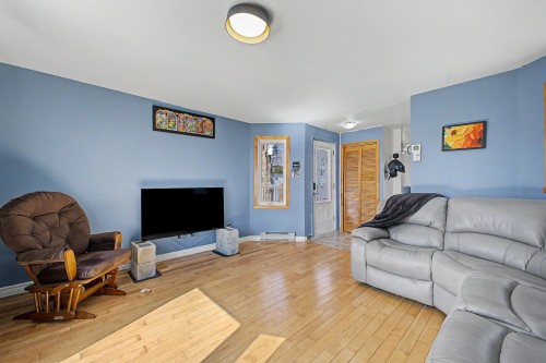 Living Room - 2-50 Mtée Daigneault, Richelieu, QC - Indoor Photo Showing Living Room