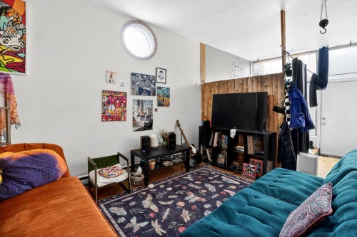 Salon - 1460 Av. De La Salle, Montréal (Mercier/Hochelaga-Maisonneuve), QC - Indoor