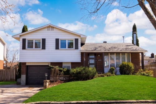 30 Rue Hamlet  Dollard-Des-Ormeaux, QC H9G 2L4