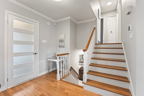 Escalier - 30 Rue Hamlet, Dollard-Des-Ormeaux, QC - Indoor Photo Showing Other Room