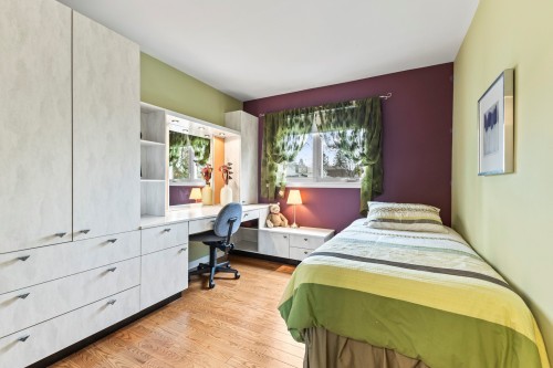 Chambre à coucher - 30 Rue Hamlet, Dollard-Des-Ormeaux, QC - Indoor Photo Showing Bedroom