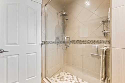 Salle de bains - 30 Rue Hamlet, Dollard-Des-Ormeaux, QC - Indoor Photo Showing Bathroom