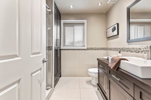 Salle de bains - 30 Rue Hamlet, Dollard-Des-Ormeaux, QC - Indoor Photo Showing Bathroom