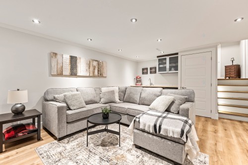 Salle familiale - 30 Rue Hamlet, Dollard-Des-Ormeaux, QC - Indoor Photo Showing Living Room