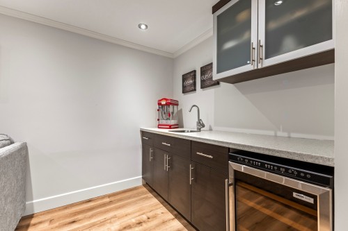 Bar - 30 Rue Hamlet, Dollard-Des-Ormeaux, QC - Indoor Photo Showing Other Room