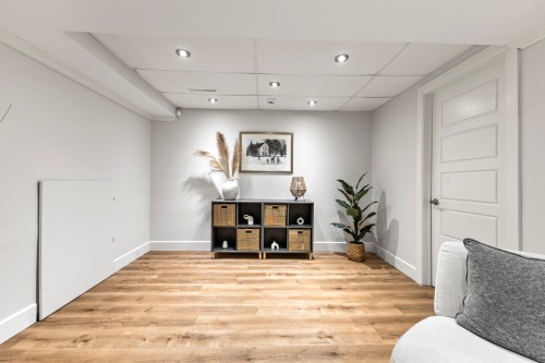 Salle de jeux - 30 Rue Hamlet, Dollard-Des-Ormeaux, QC - Indoor Photo Showing Other Room