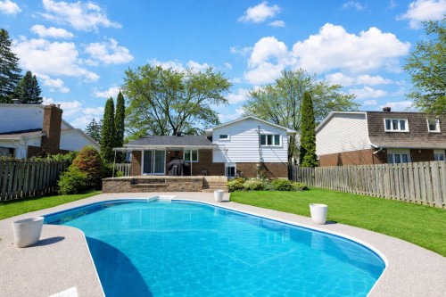 Piscine - 30 Rue Hamlet, Dollard-Des-Ormeaux, QC - Outdoor With In Ground Pool With Backyard