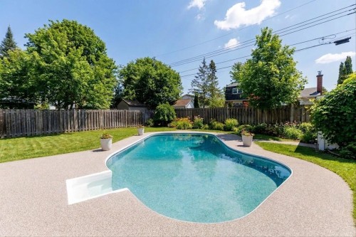 Piscine - 30 Rue Hamlet, Dollard-Des-Ormeaux, QC - Outdoor With In Ground Pool With Backyard