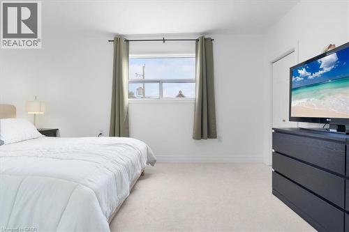 Neutral-toned wall-to-wall carpeting complements the white wall finish - 133 Frederick Avenue, Hamilton, ON - Indoor Photo Showing Bedroom
