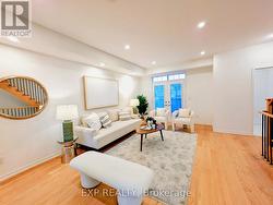 340 CLAY STONES STREET  Newmarket, ON L3X 0M1