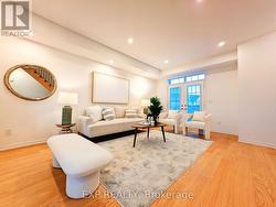 340 CLAY STONES STREET Newmarket, ON L3X 0M1