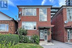 82 LANARK AVENUE Toronto, ON M6E 2G4