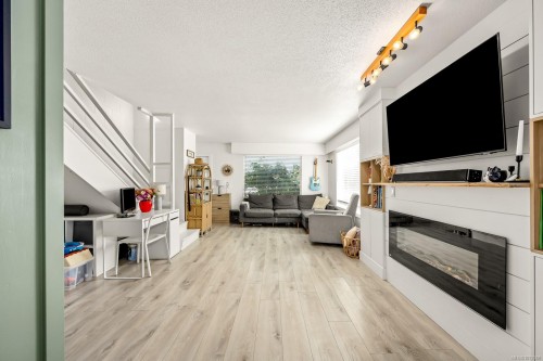 1883 & 1885 England Ave  Courtenay, BC V9N 2P7