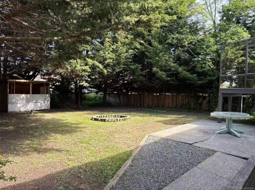 2254 Amherst Ave, Sidney, BC 