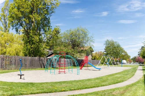 2254 Amherst Ave, Sidney, BC 