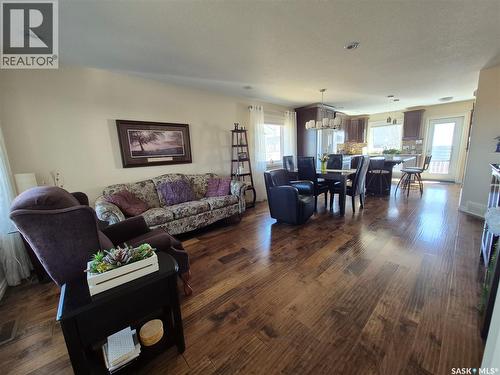 816 Battleford Trail, Swift Current, SK - Indoor Photo Showing Living Room
