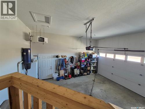 816 Battleford Trail, Swift Current, SK - Indoor Photo Showing Garage