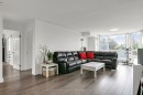 413-175 Cedar Avenue, Richmond Hill, ON  - Indoor Photo Showing Living Room 