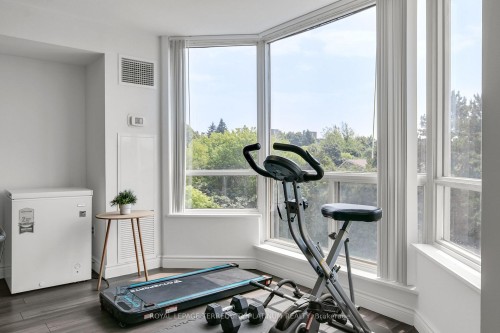 413-175 Cedar Avenue, Richmond Hill, ON - Indoor Photo Showing Gym Room