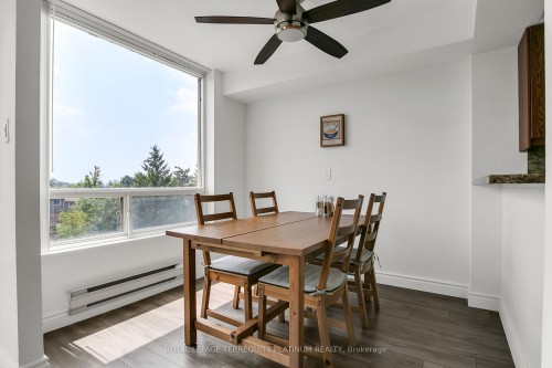 413-175 Cedar Avenue, Richmond Hill, ON - Indoor Photo Showing Dining Room