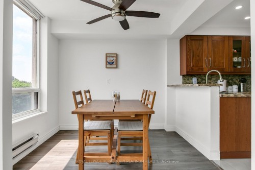 413-175 Cedar Avenue, Richmond Hill, ON - Indoor Photo Showing Dining Room