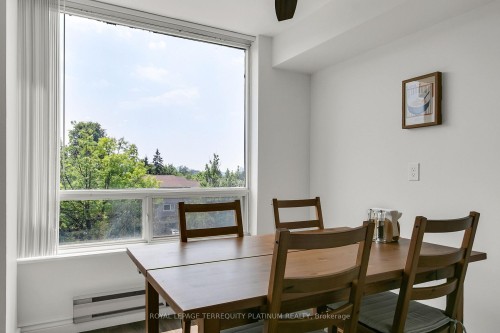 413-175 Cedar Avenue, Richmond Hill, ON - Indoor Photo Showing Dining Room