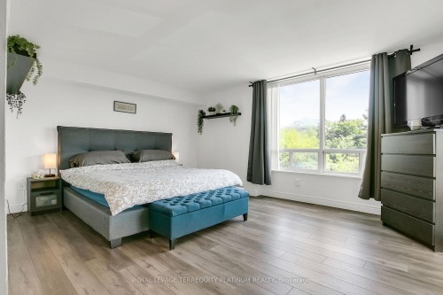413-175 Cedar Avenue, Richmond Hill, ON - Indoor Photo Showing Bedroom