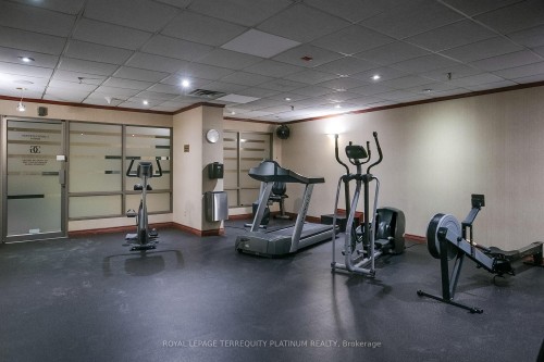 413-175 Cedar Avenue, Richmond Hill, ON - Indoor Photo Showing Gym Room
