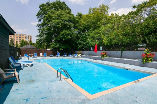 413-175 Cedar Avenue, Richmond Hill, ON - Outdoor With In Ground Pool