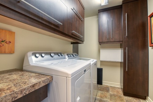 Salle de lavage - 200-29 Av. Joubert, Candiac, QC - Indoor Photo Showing Laundry Room