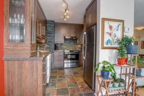 Cuisine - 200-29 Av. Joubert, Candiac, QC - Indoor Photo Showing Kitchen