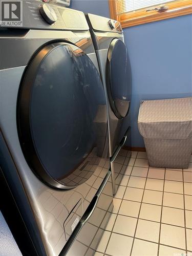 230 Baker Place, Saskatoon, SK - Indoor Photo Showing Laundry Room