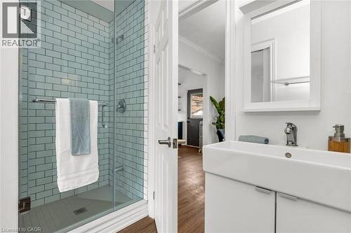 3rd floor bathroom - 100 Dunsmure Road Unit# 2, Hamilton, ON - Indoor Photo Showing Bathroom