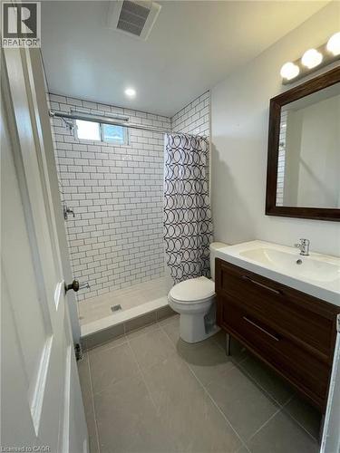 2nd floor bathroom - 100 Dunsmure Road Unit# 2, Hamilton, ON - Indoor Photo Showing Bathroom