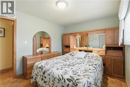 4 Tilbury Court, Hamilton, ON - Indoor Photo Showing Bedroom