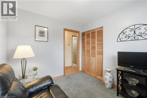 4 Tilbury Court, Hamilton, ON - Indoor