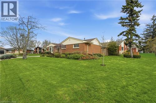 4 Tilbury Court, Hamilton, ON - Outdoor