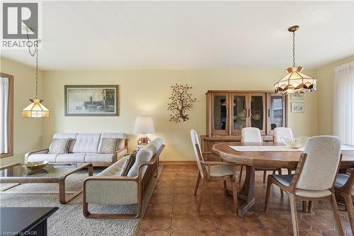 4 Tilbury Court, Hamilton, ON - Indoor Photo Showing Dining Room