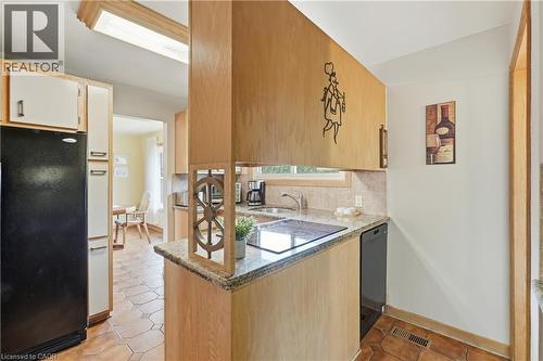 4 Tilbury Court, Hamilton, ON - Indoor Photo Showing Kitchen