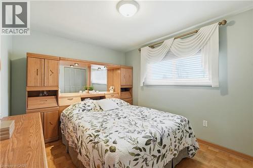 4 Tilbury Court, Hamilton, ON - Indoor Photo Showing Bedroom