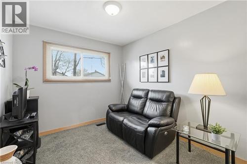 4 Tilbury Court, Hamilton, ON - Indoor