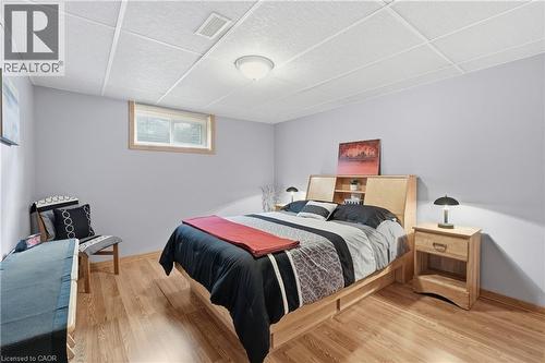 4 Tilbury Court, Hamilton, ON - Indoor Photo Showing Bedroom