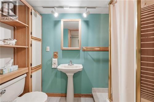 4 Tilbury Court, Hamilton, ON - Indoor Photo Showing Bathroom