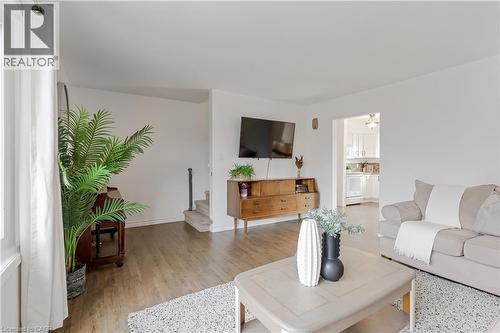 19 Birch Street, Cambridge, ON - Indoor Photo Showing Living Room